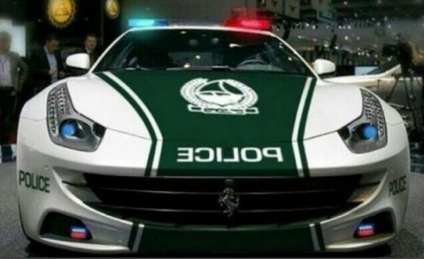 Ferrari FF polícia de Dubai