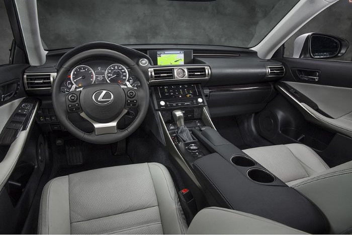 Interior do Lexus IS
