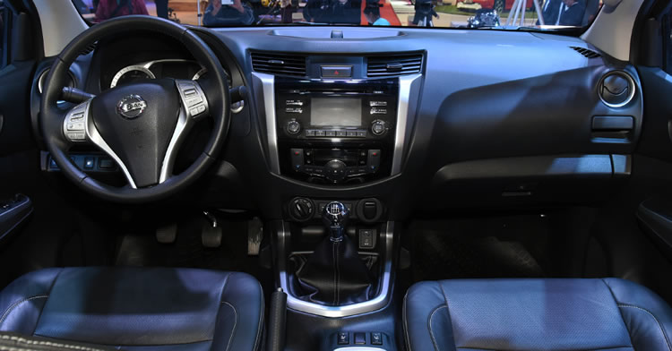 Interior 12 geração Nissan Frontier