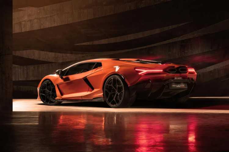 Lamborghini hibrido Revuelto traseira
